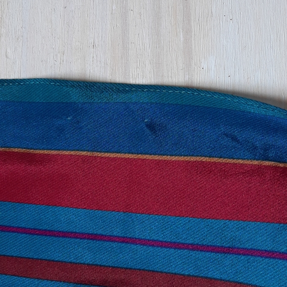 Vintage Liz Claiborne silk scarf - Picture 3 of 3